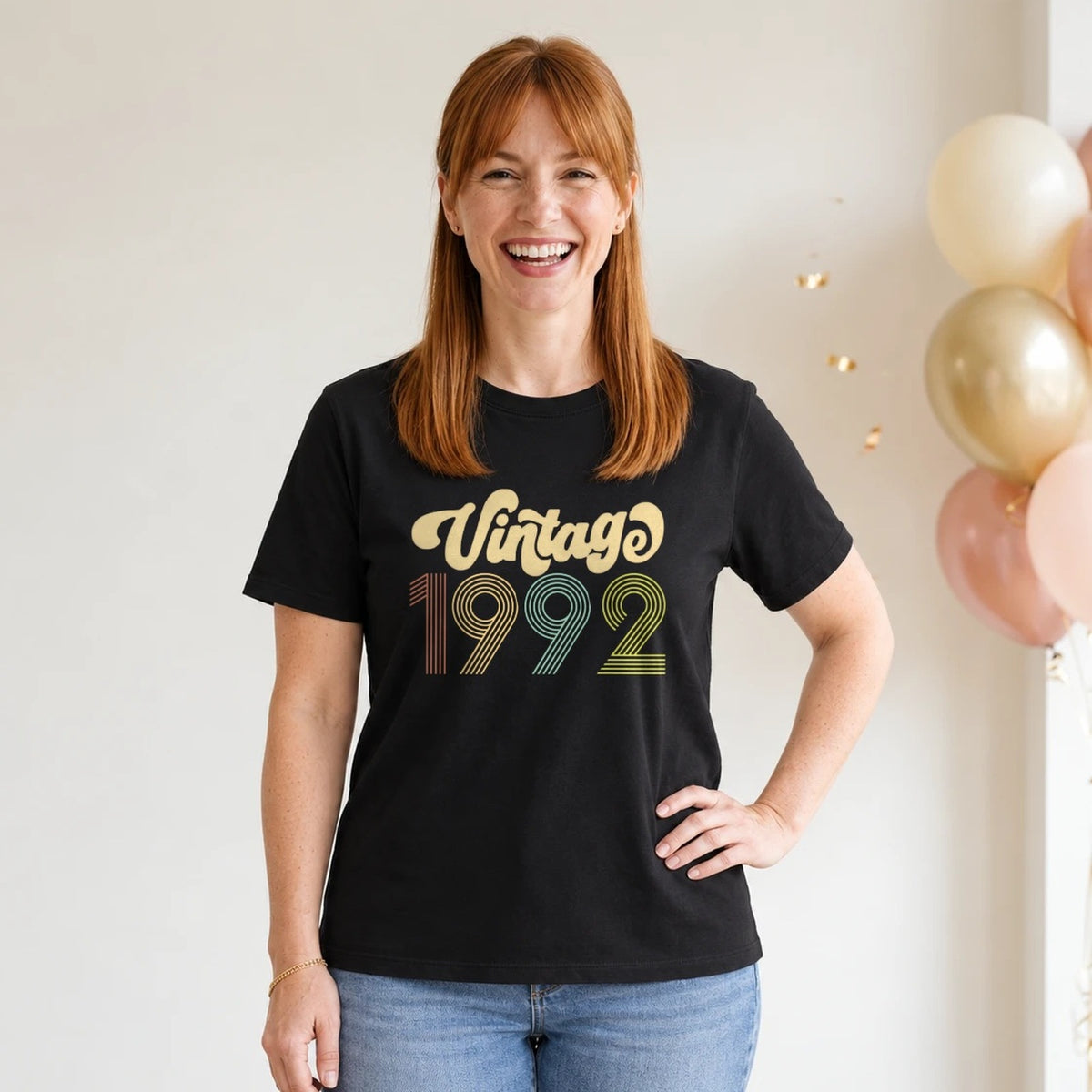 Vintage 1992 - Retro 34th Birthday T-Shirt for Women - Black Round Neck