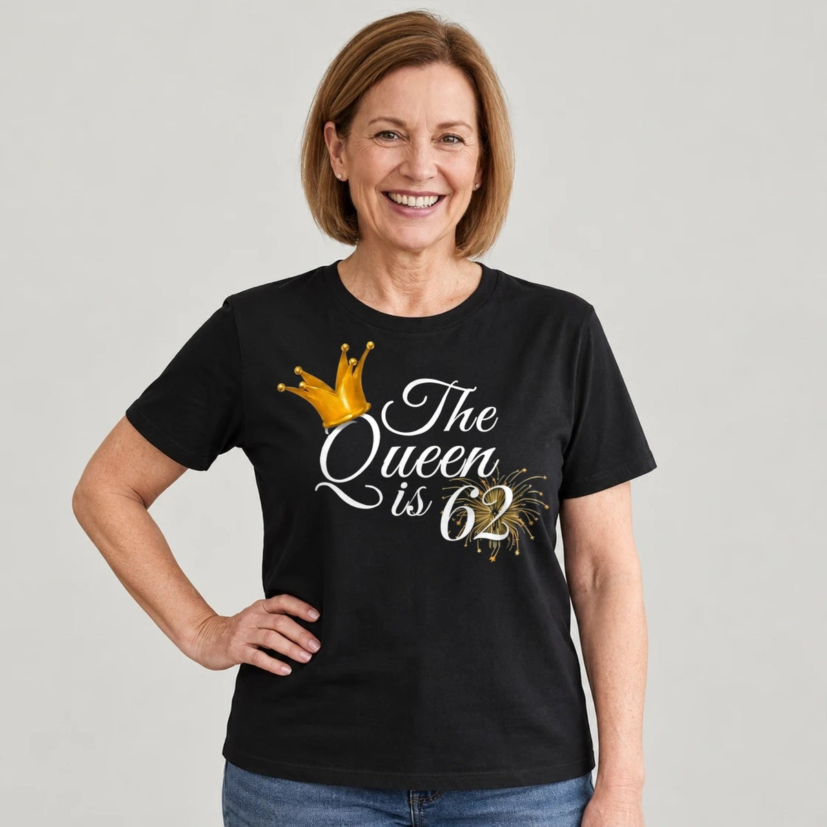 The Queen Is 62 - 62nd Birthday Queen T-Shirt for Women - Black Round Neck