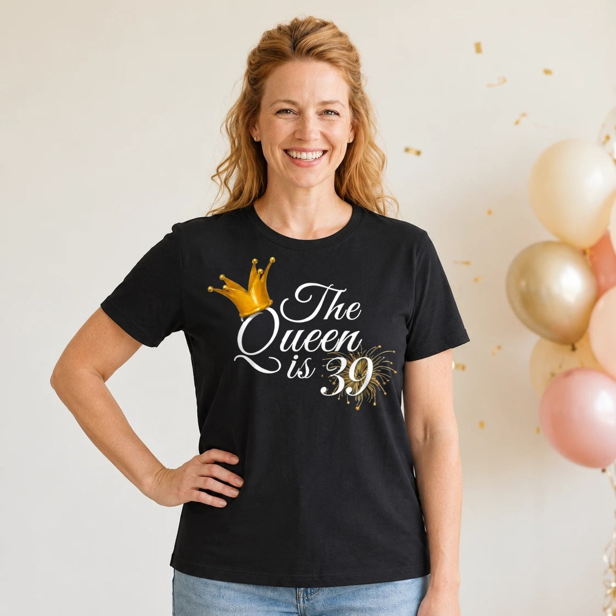 The Queen Is 39 - 39th Birthday Queen T-Shirt for Women - Black Round Neck