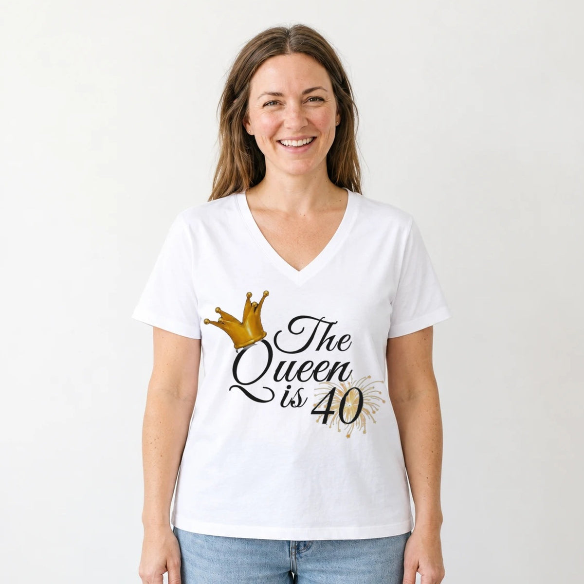 The Queen Is 40 - 40th Birthday Queen T-Shirt for Women - White V-Neck