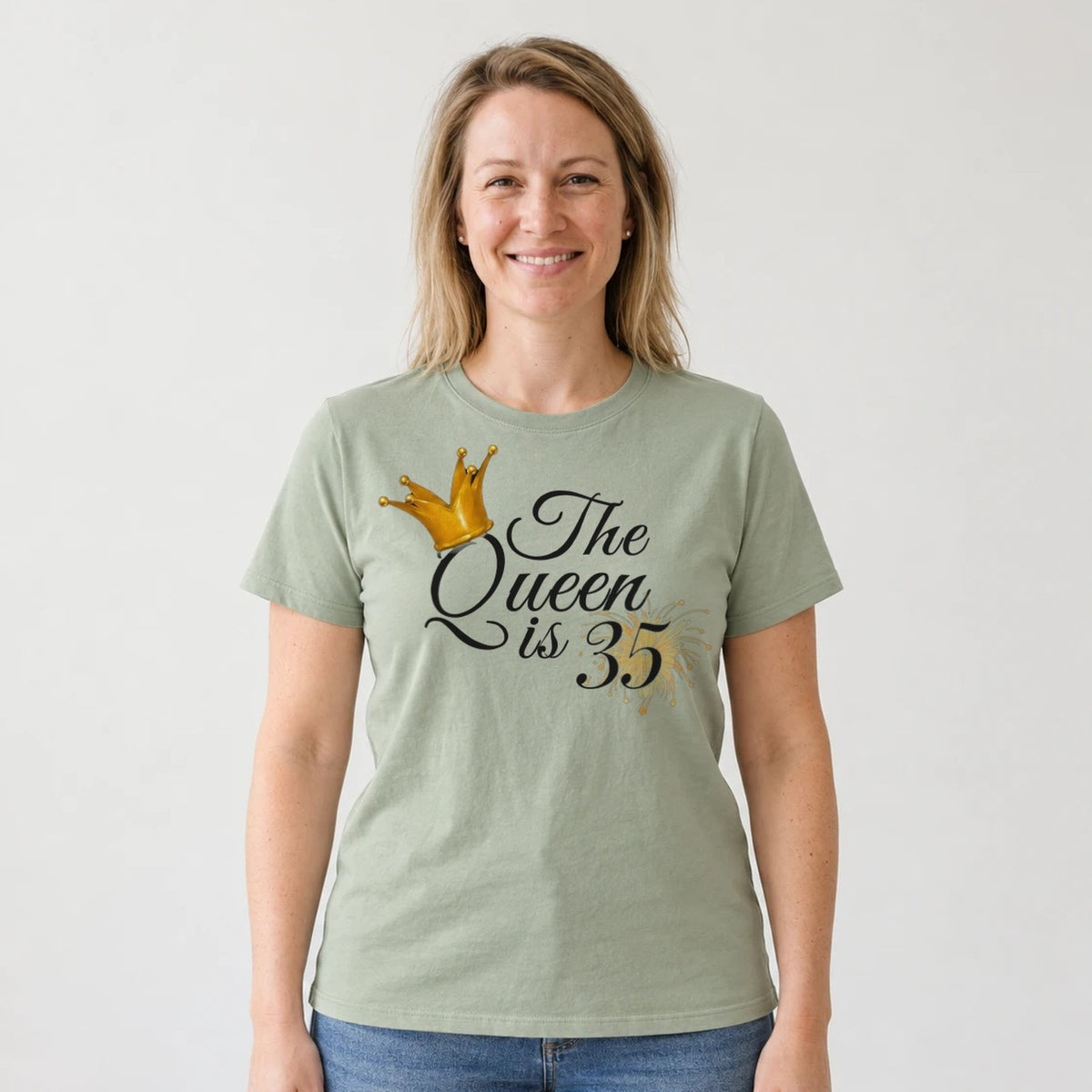 The Queen Is 35 - 35th Birthday Queen T-Shirt for Women - Sage Green Round Neck