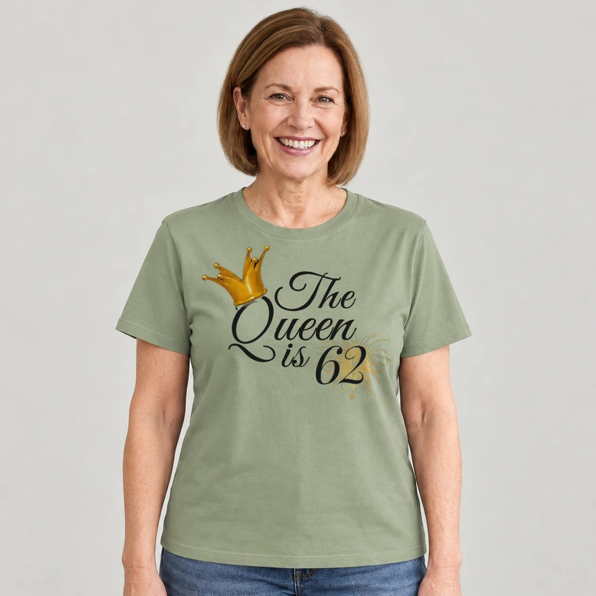 The Queen Is 62 - 62nd Birthday Queen T-Shirt for Women - Sage Green Round Neck