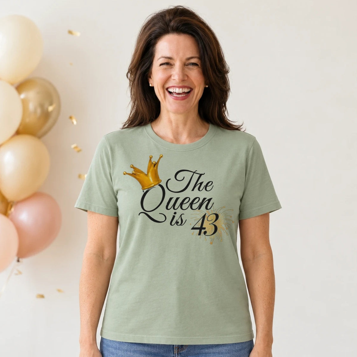 The Queen Is 43 - 43rd Birthday Queen T-Shirt for Women - Sage Green Round Neck
