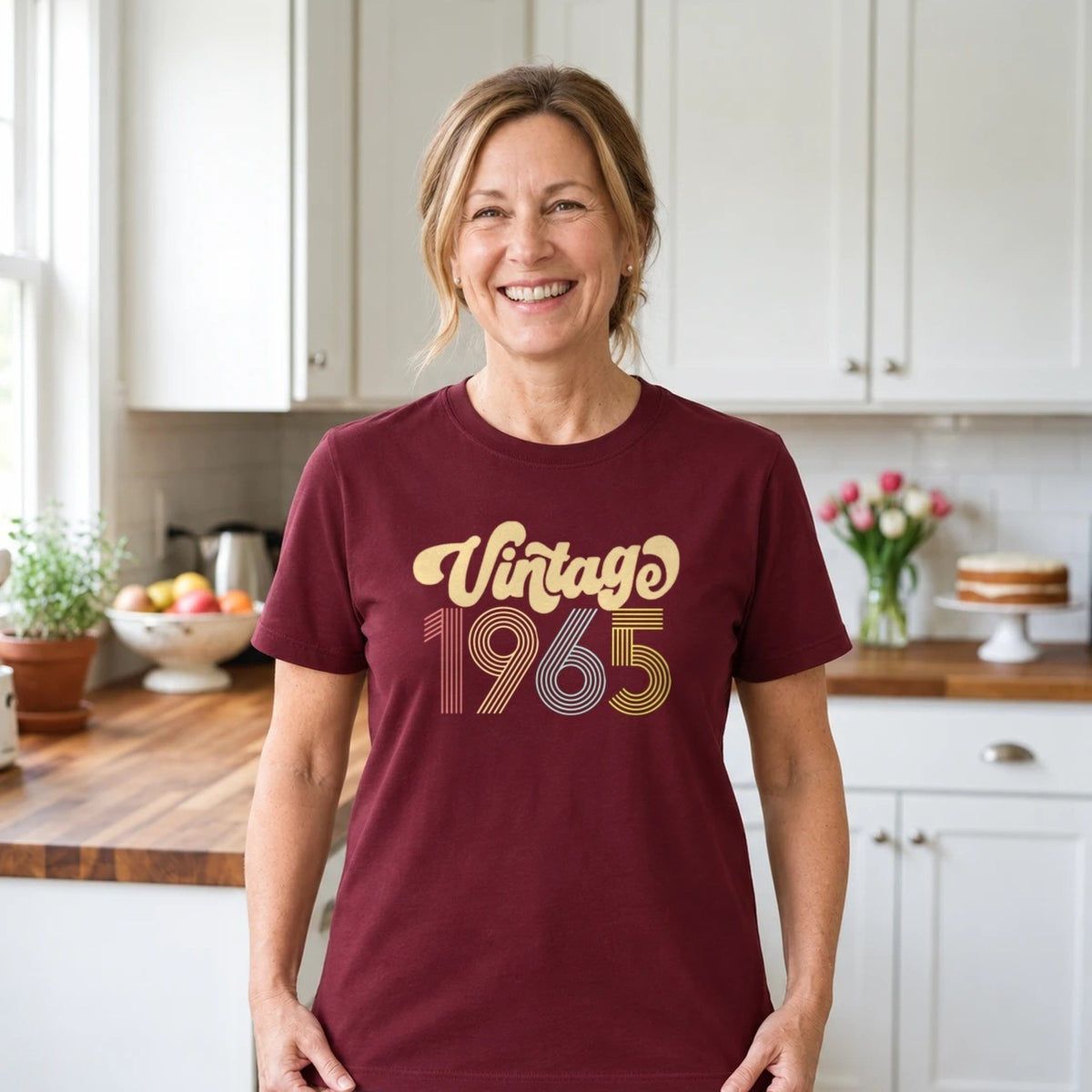 Vintage 1965 - Retro 61st Birthday T-Shirt for Women - Burgundy Round Neck