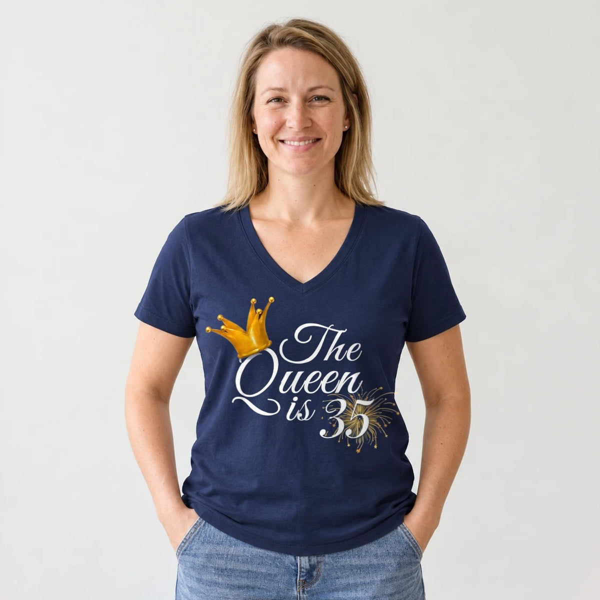 The Queen Is 35 - 35th Birthday Queen T-Shirt for Women - Navy Blue V-Neck