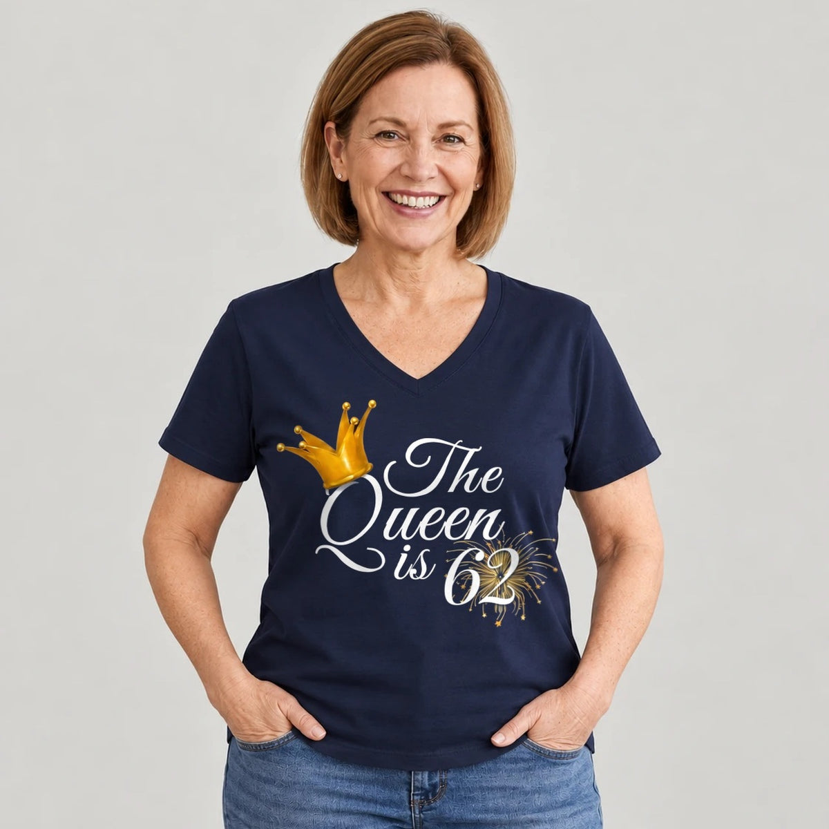 The Queen Is 62 - 62nd Birthday Queen T-Shirt for Women - Navy Blue V-Neck