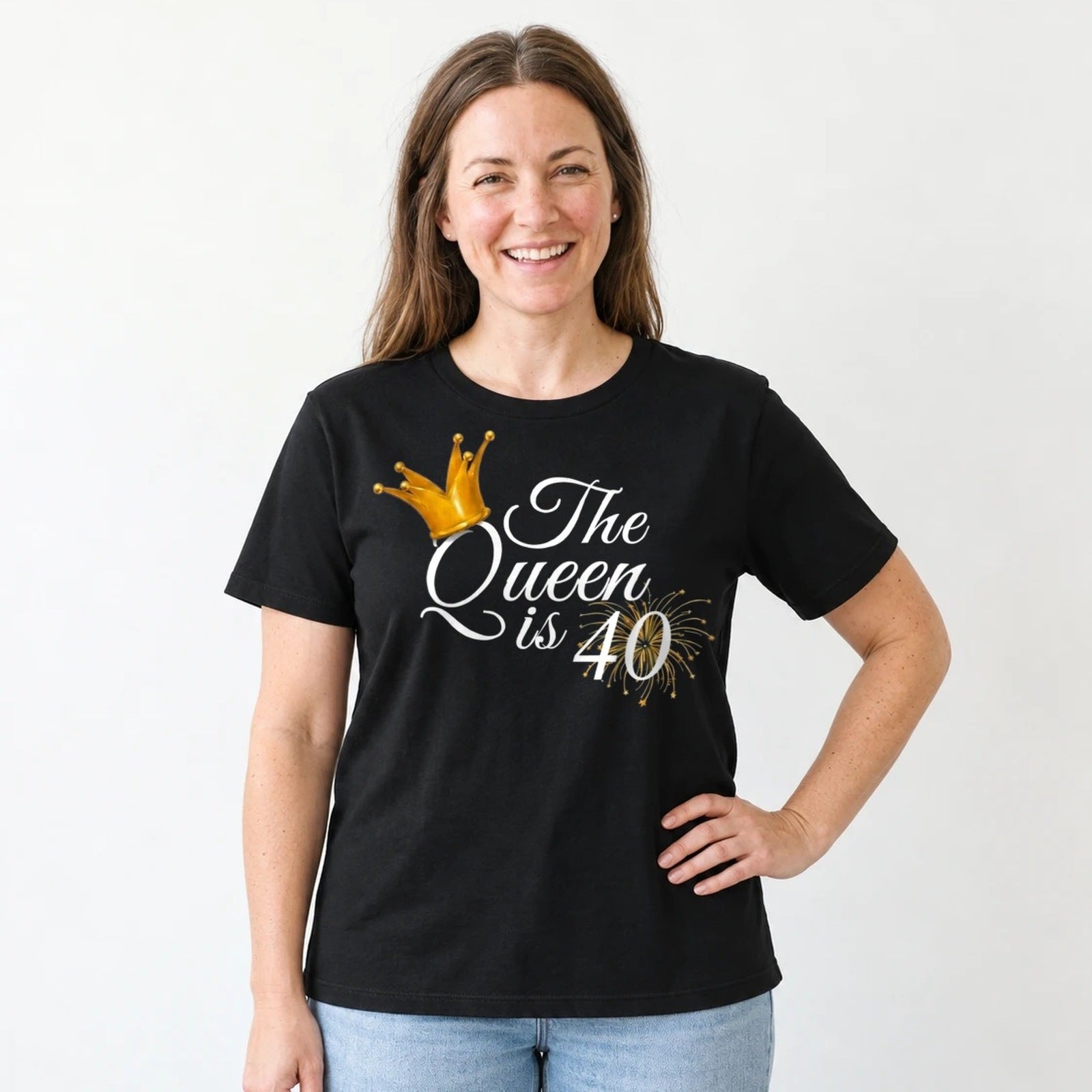 The Queen Is 40 - 40th Birthday Queen T-Shirt for Women - Black Round Neck
