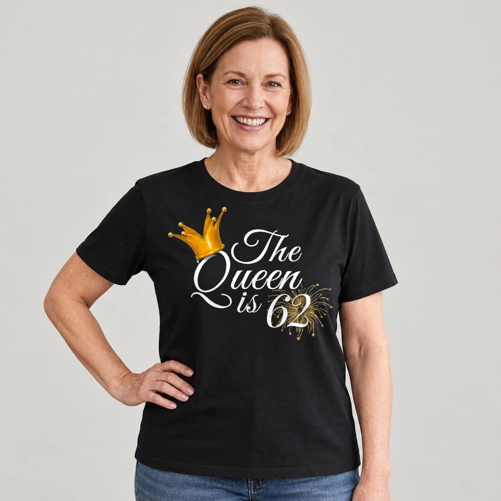 The Queen Is 62 - 62nd Birthday Queen T-Shirt for Women - Black Round Neck