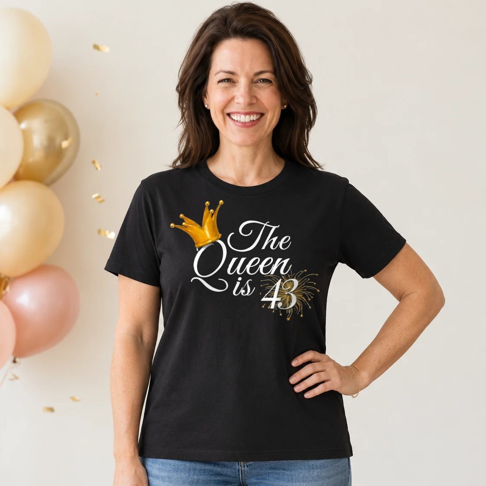 The Queen Is 43 - 43rd Birthday Queen T-Shirt for Women - Black Round Neck