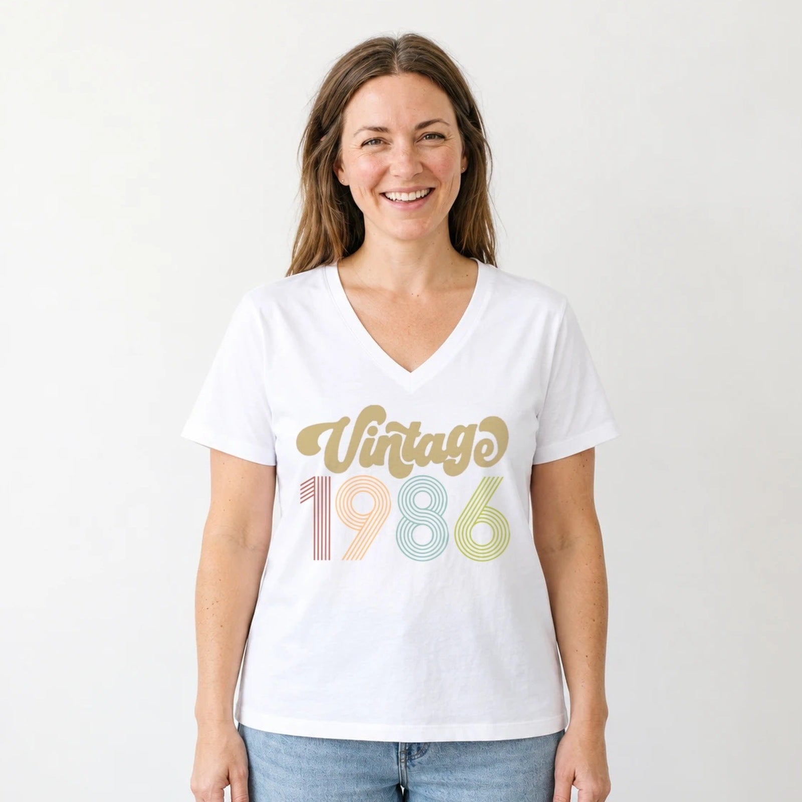 Vintage 1986 - Retro 40th Birthday T-Shirt for Women - White V-Neck