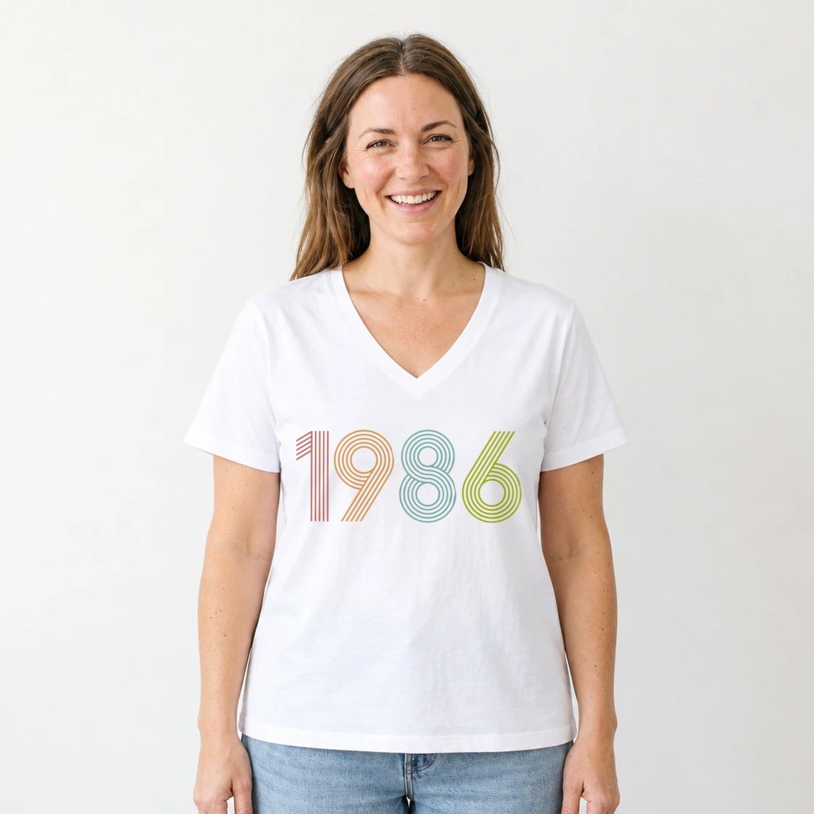 1986 Birth Year Shirt - Retro 40th Birthday T-Shirt for Women - White V-Neck