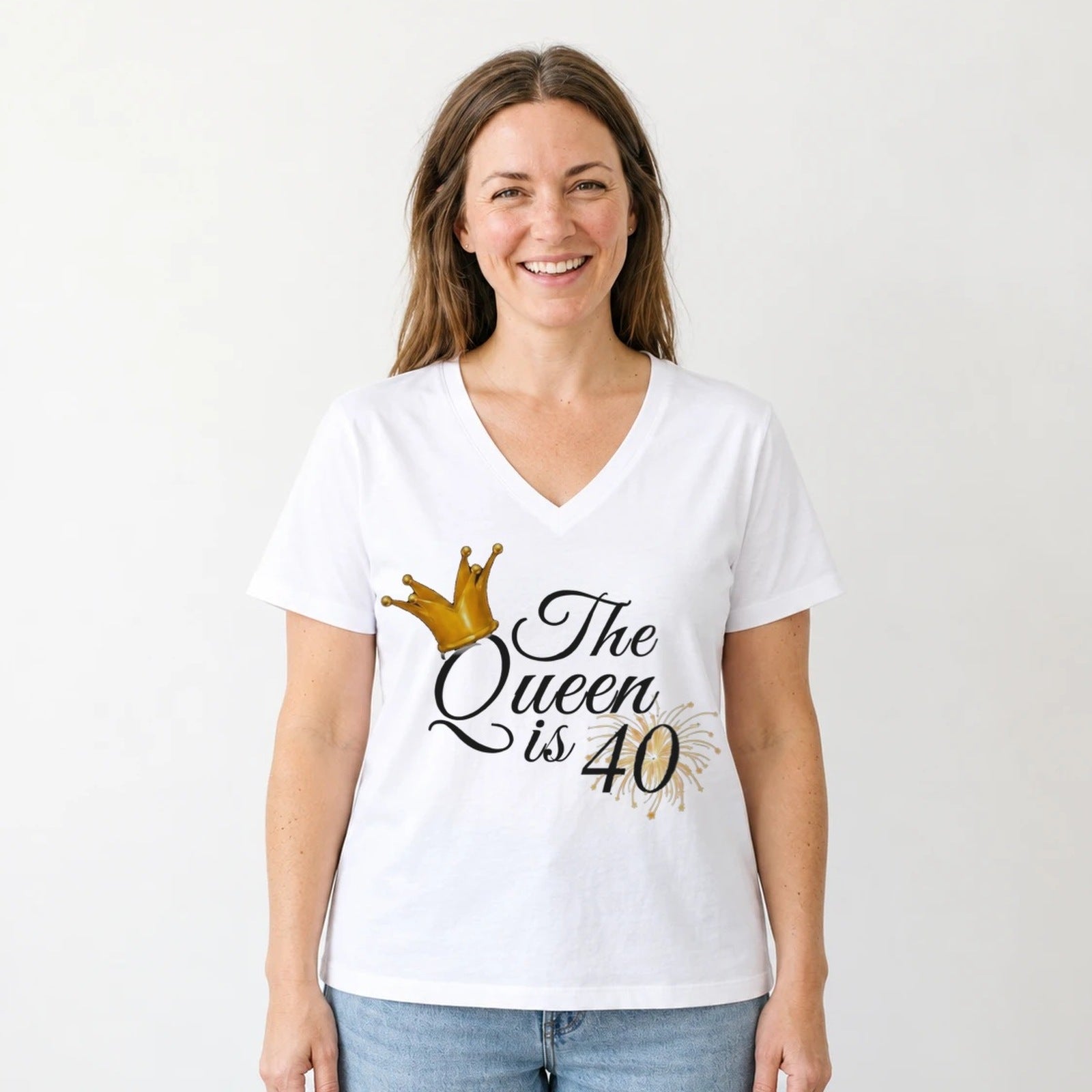 The Queen Is 40 - 40th Birthday Queen T-Shirt for Women - White V-Neck