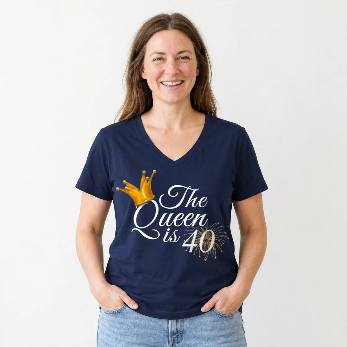 The Queen Is 40 - 40th Birthday Queen T-Shirt for Women - Navy Blue V-Neck
