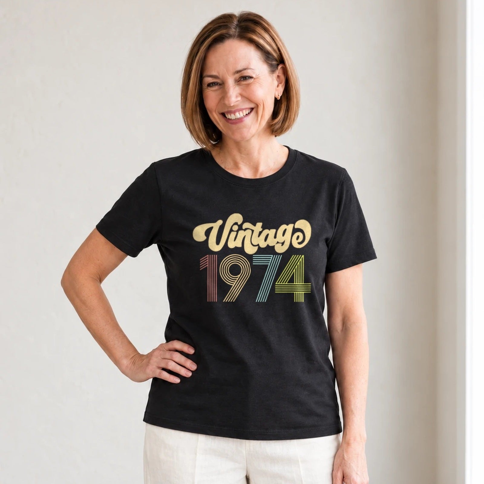 Vintage 1974 - Retro 52nd Birthday T-Shirt for Women - Black Round Neck